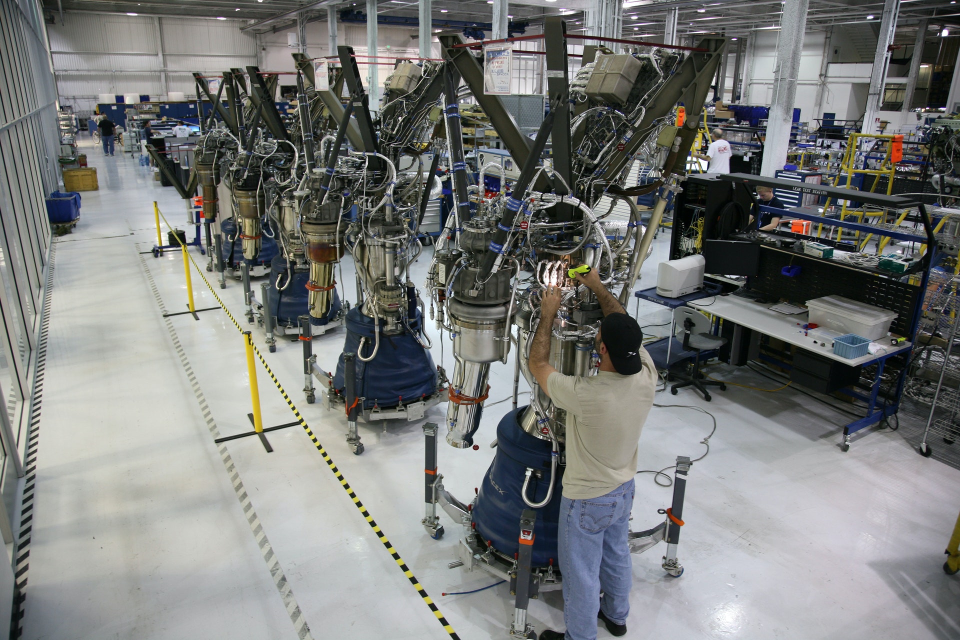 Atelier d’assemblage de moteurs aéronautiques